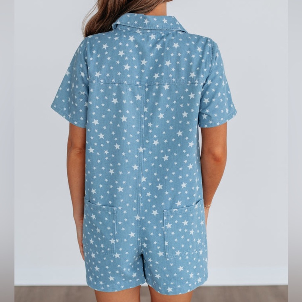 WishList Blue Star Print Denim Short Sleeve Collared Button Front Romper L NWT - Picture 2 of 7
